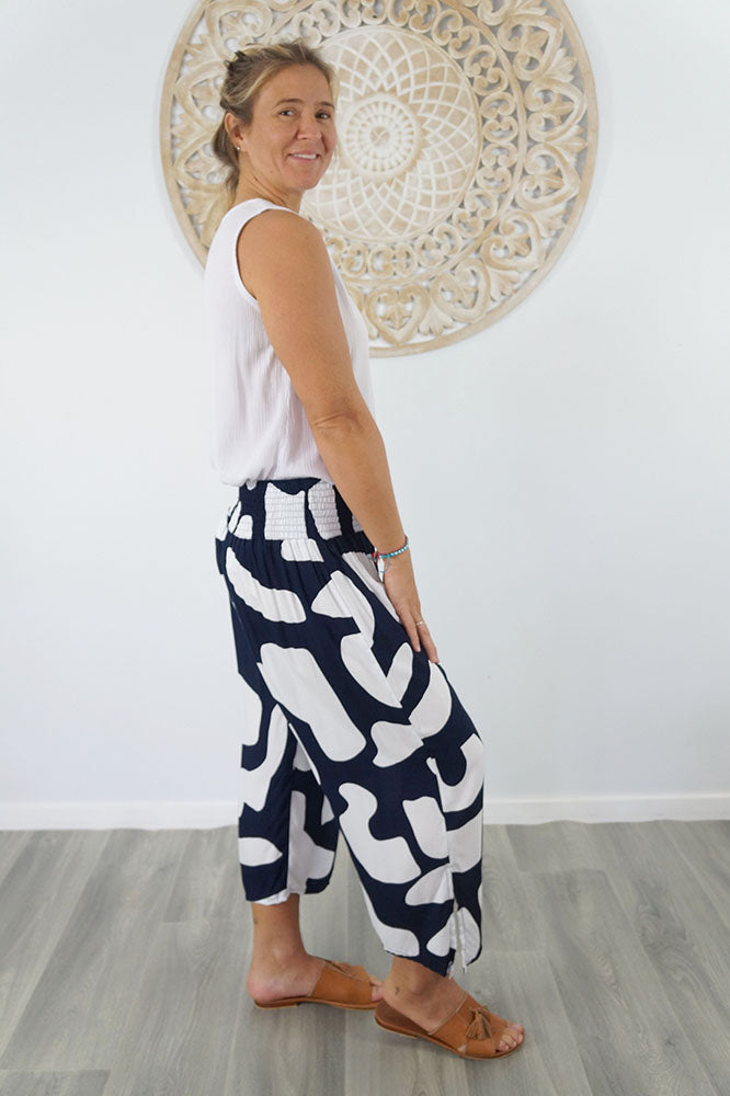 3/4 Bazzar Pant "Abstract Geometric"